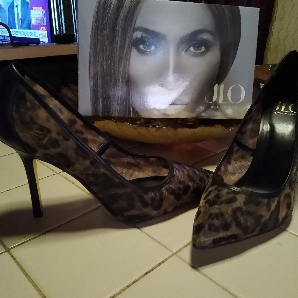 Women's JLO animal print, never worn, size 9 pump